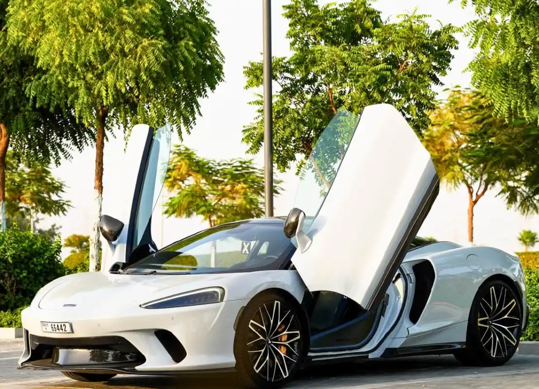 Rent McLaren Artura in Dubai