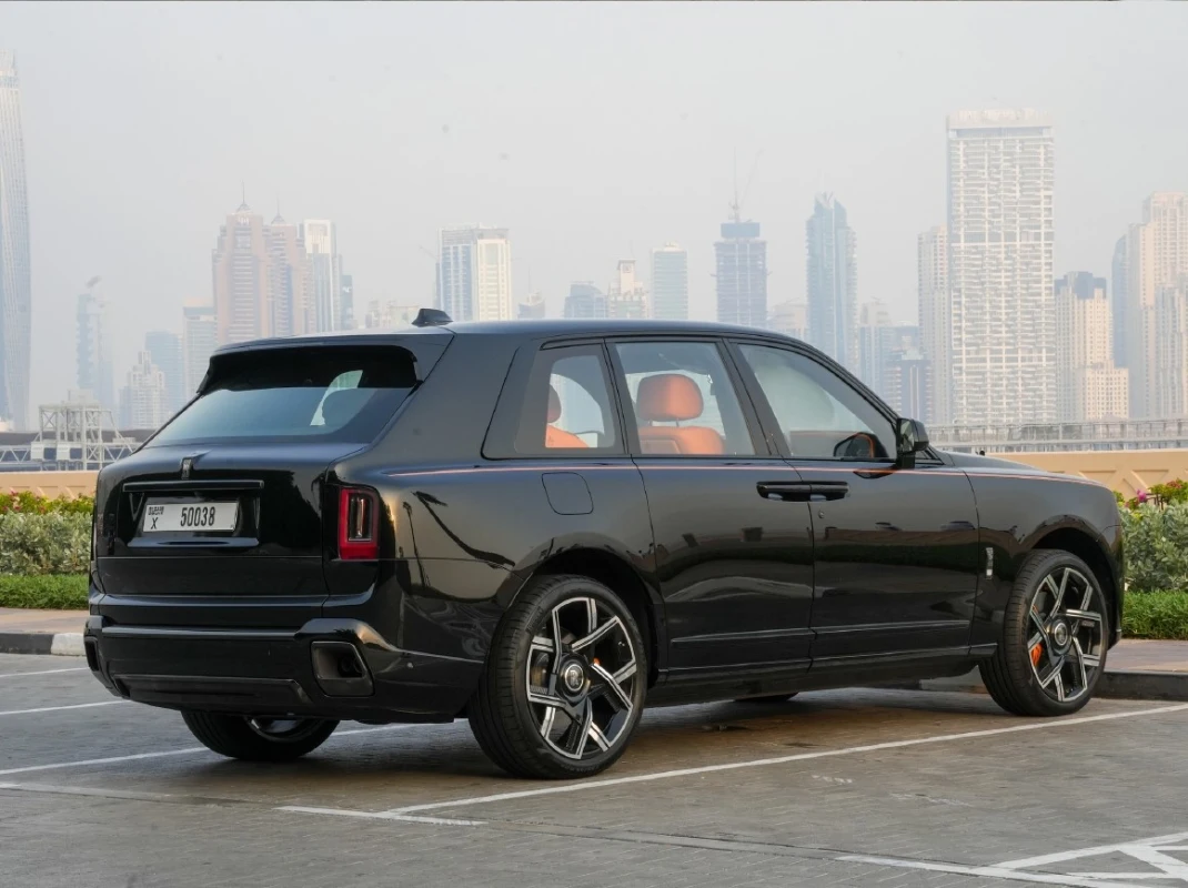 Rolls Royce Cullinan interior and exterior views - Image 4
