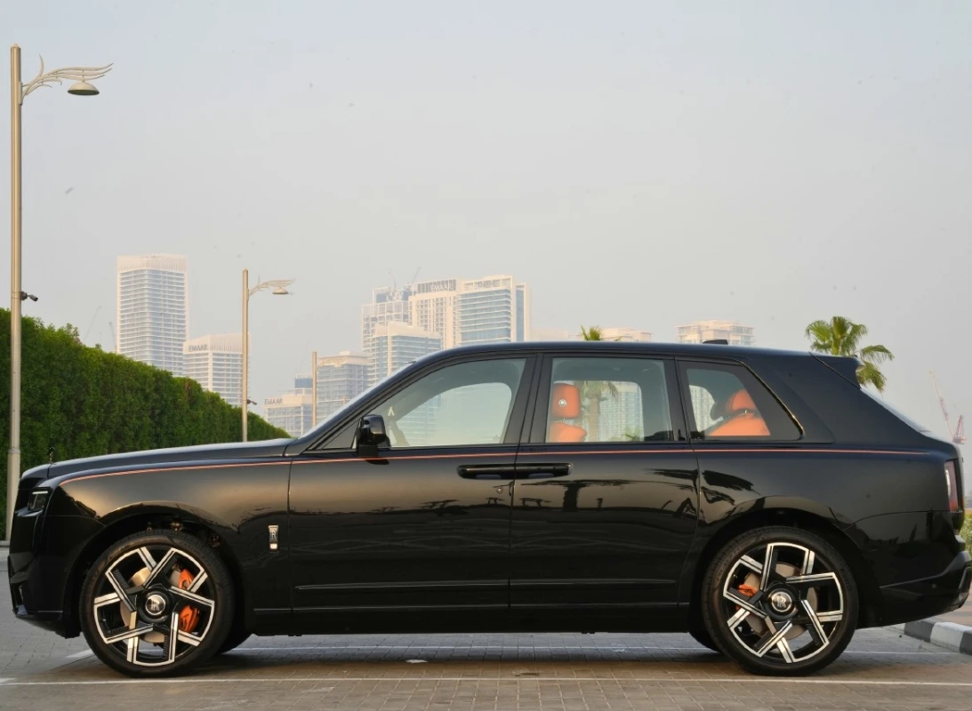 Rolls Royce Cullinan interior and exterior views - Image 2