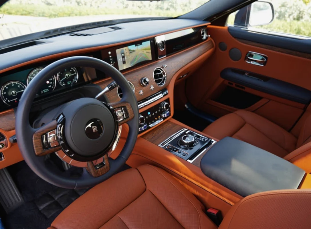 Rolls Royce Ghost interior and exterior views - Image 5