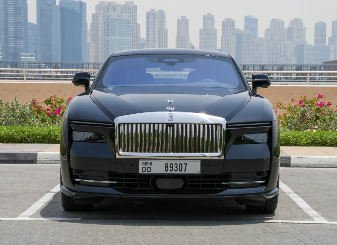 Rolls Royce Spectre interior and exterior views - Image 2