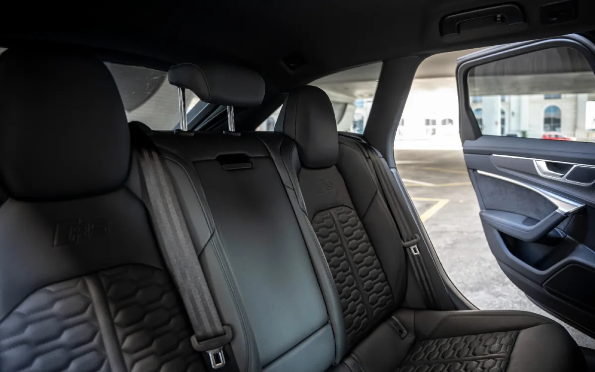 Audi RS6 Avant interior and exterior views - Image 6