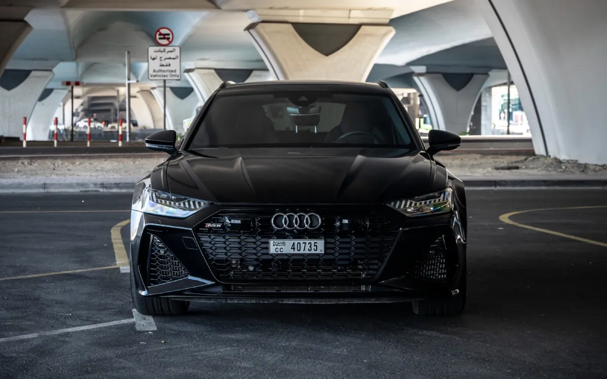 Audi RS6 Avant interior and exterior views - Image 1