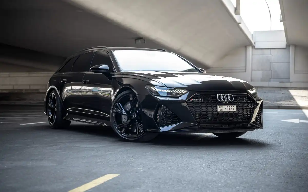 Rent Audi RS6 Avant in Dubai