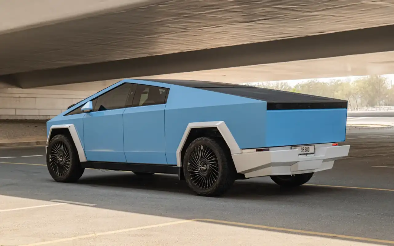 Tesla Cybertruck interior and exterior views - Image 3