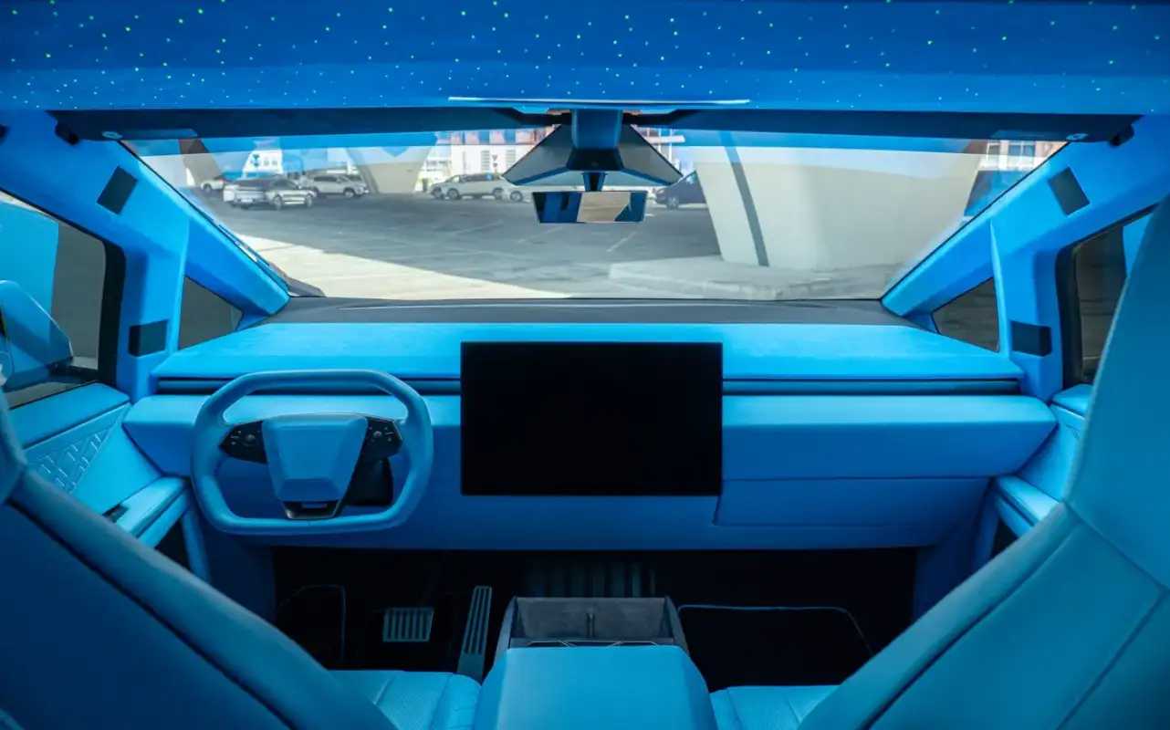 Tesla Cybertruck interior and exterior views - Image 6