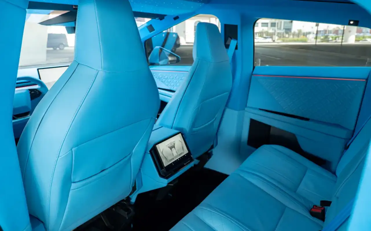 Tesla Cybertruck interior and exterior views - Image 7