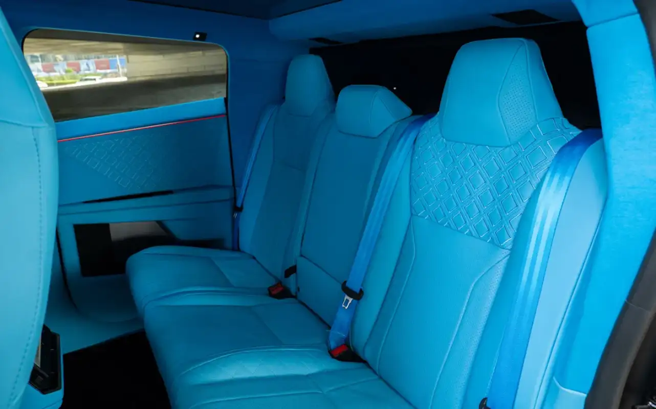 Tesla Cybertruck interior and exterior views - Image 8