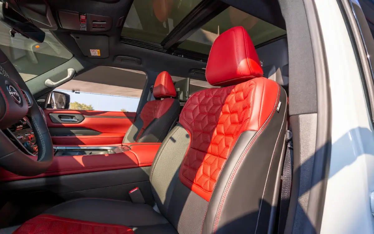 Nissan Patrol Platinum V6 interior and exterior views - Image 5