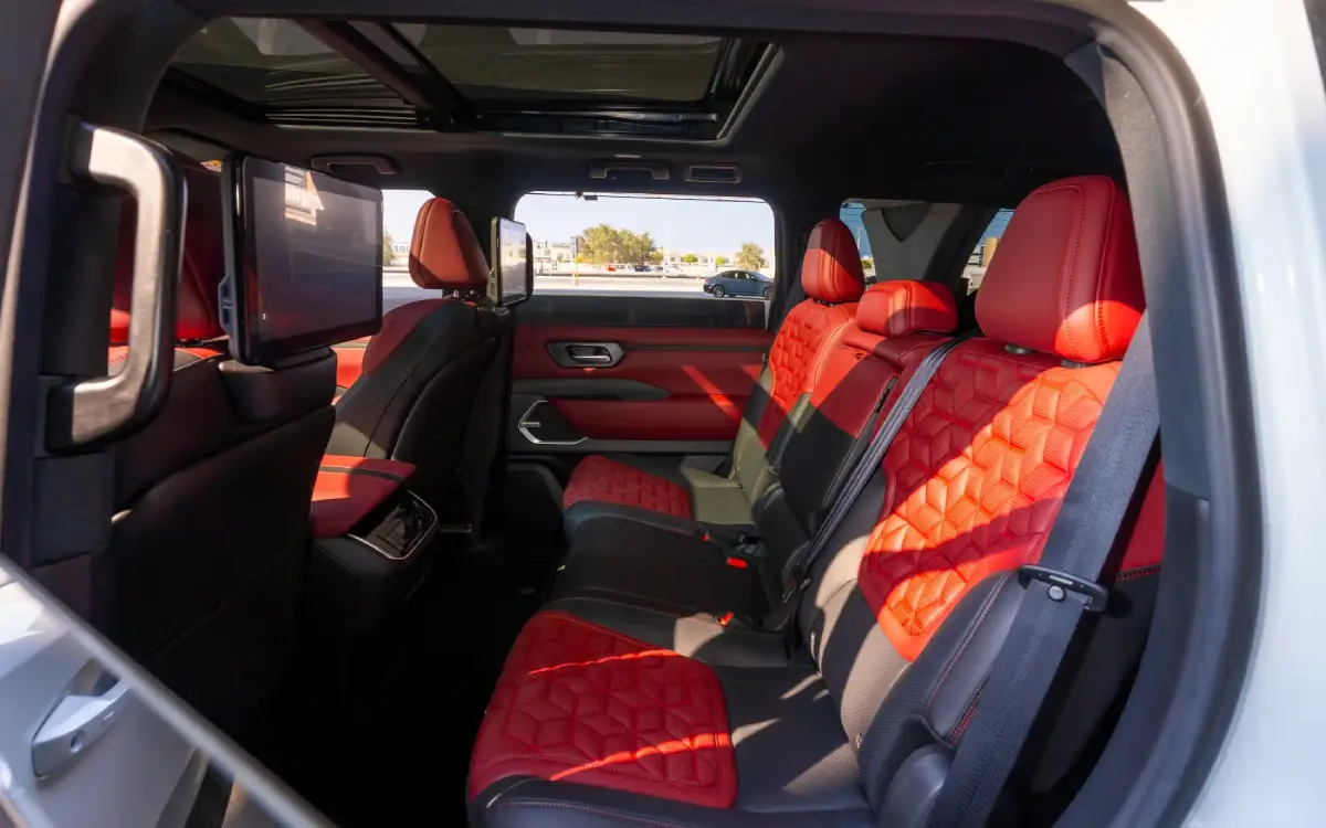 Nissan Patrol Platinum V6 interior and exterior views - Image 8