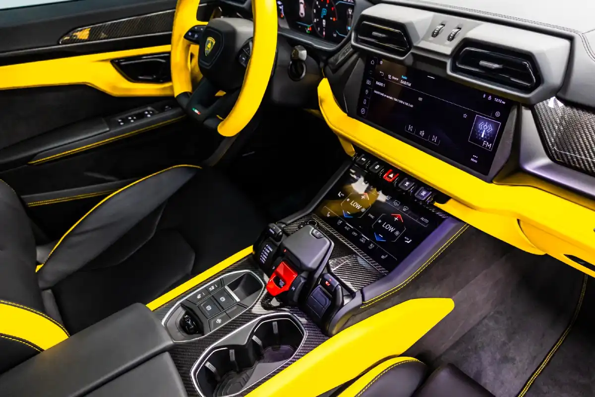 Lamborghini Urus interior and exterior views - Image 6