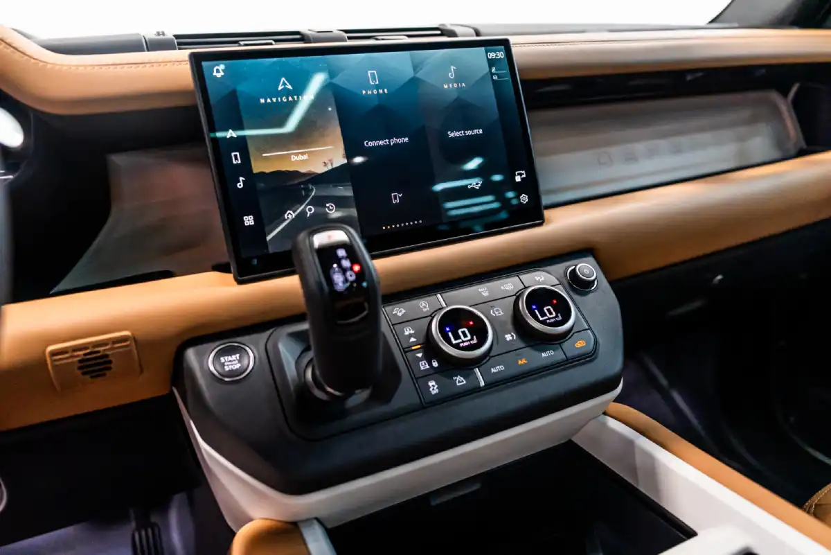 Land Rover Defender Octa V8 interior and exterior views - Image 4