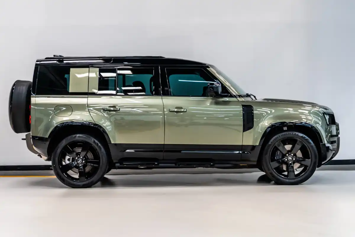 Land Rover Defender Octa interior and exterior views - Image 1