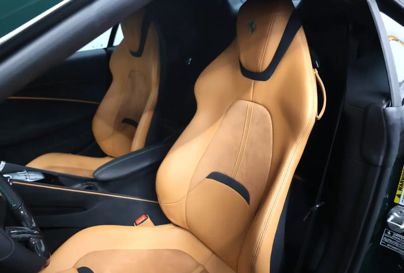 Ferrari Roma Spider interior and exterior views - Image 6