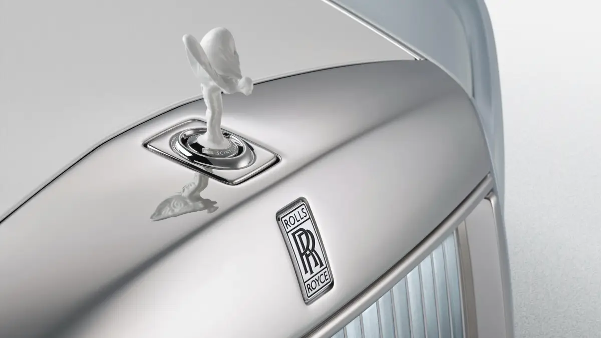 Rolls Royce Phantom interior and exterior views - Image 4
