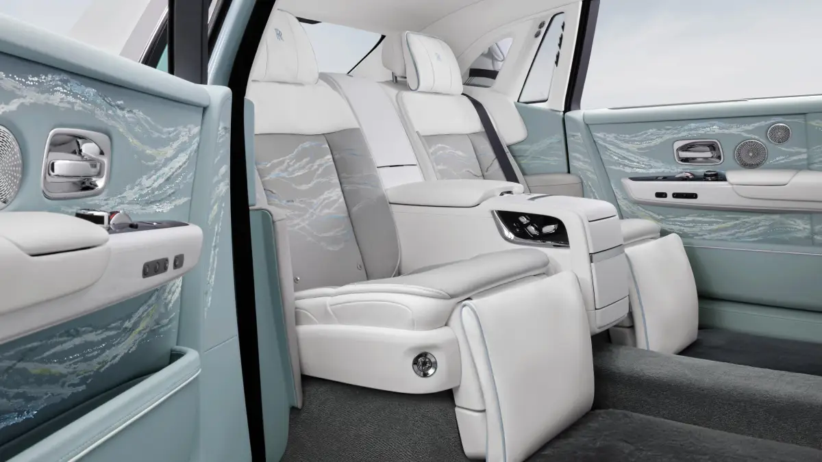 Rolls Royce Phantom interior and exterior views - Image 5
