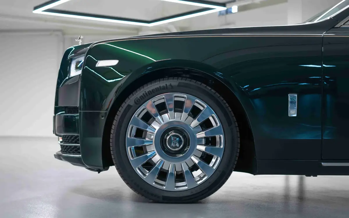 Rolls Royce Phantom interior and exterior views - Image 2