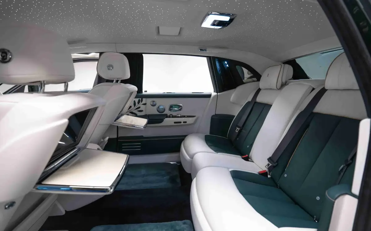 Rolls Royce Phantom interior and exterior views - Image 6
