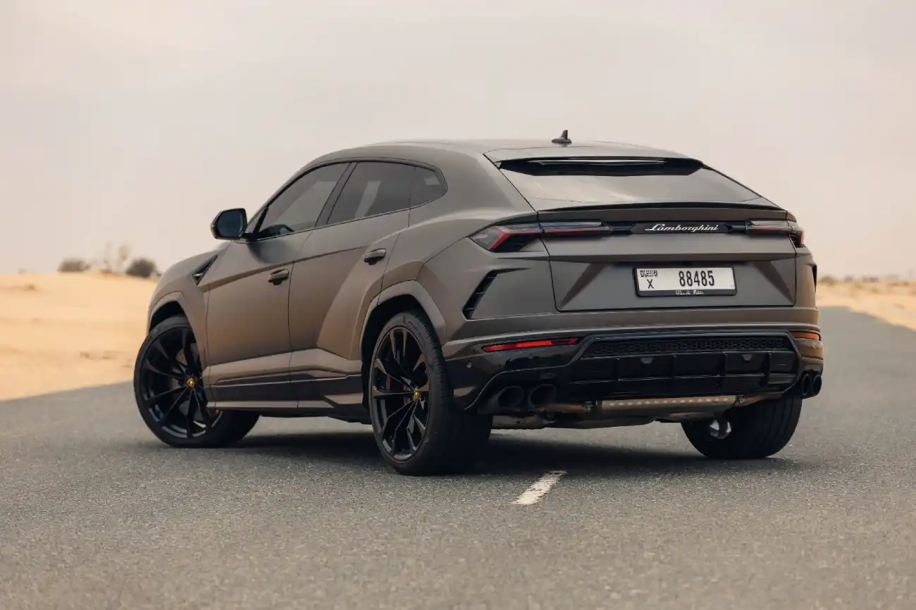 Lamborghini Urus interior and exterior views - Image 2