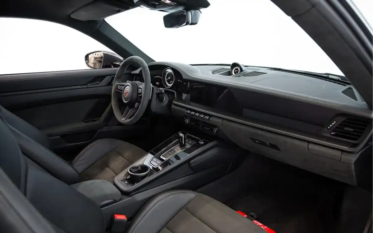 Porsche 911 Carrera GTS interior and exterior views - Image 4