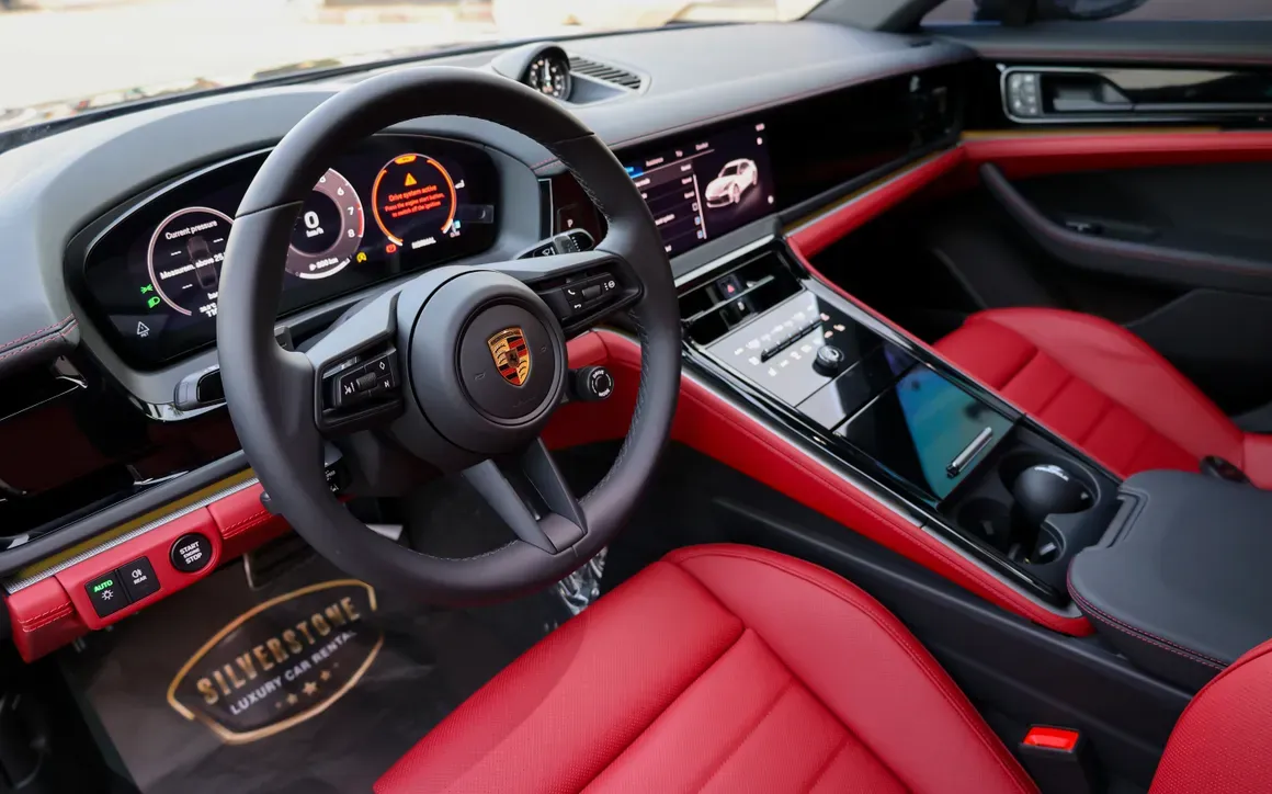 Porsche Cayman GT4 interior and exterior views - Image 4