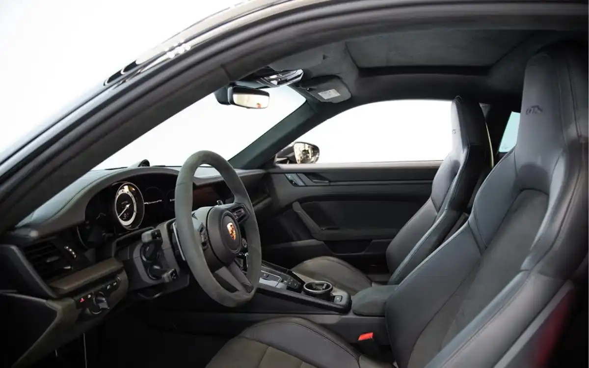 Porsche 911 Carrera GTS interior and exterior views - Image 5