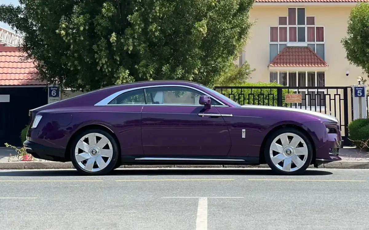 Rolls Royce Spectre interior and exterior views - Image 2