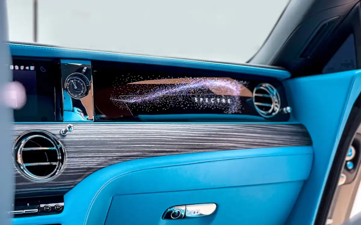 Rolls Royce Spectre interior and exterior views - Image 4