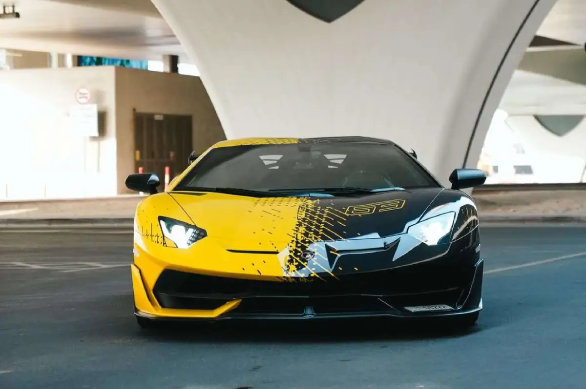 Lamborghini Aventador SVJ interior and exterior views - Image 2