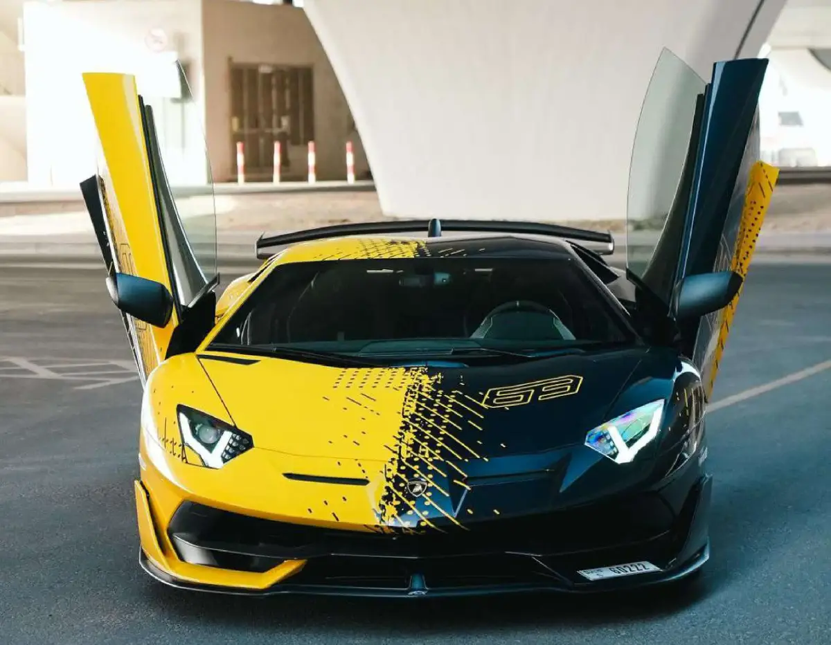 Lamborghini Aventador SVJ interior and exterior views - Image 4