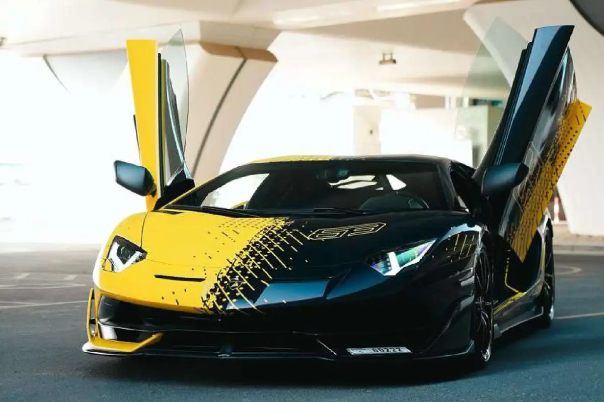 Lamborghini Aventador SVJ interior and exterior views - Image 3