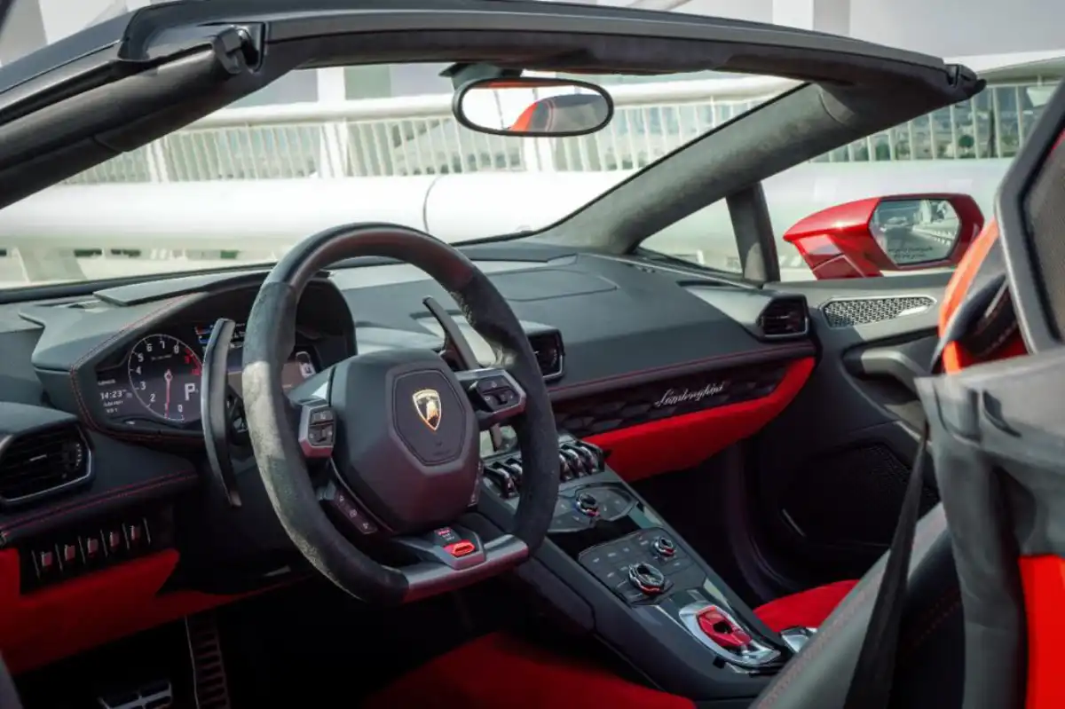 Lamborghini Huracan Spyder interior and exterior views - Image 3