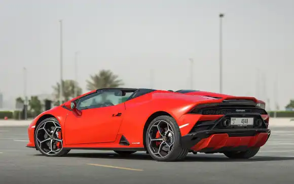 Lamborghini Huracan Spider interior and exterior views - Image 2