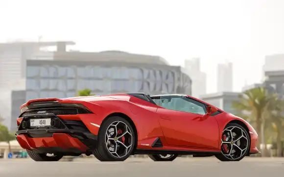 Lamborghini Huracan Spider interior and exterior views - Image 3