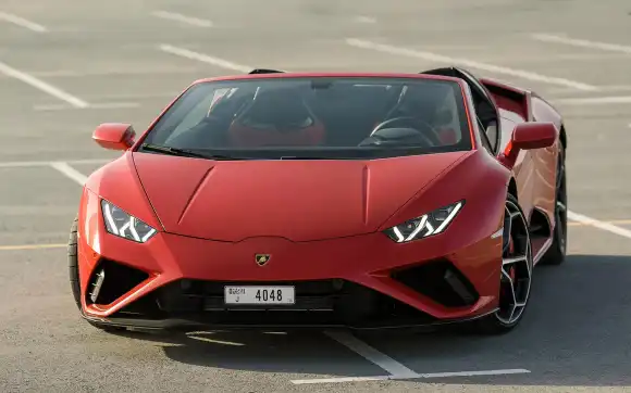 Lamborghini Huracan Spider interior and exterior views - Image 1