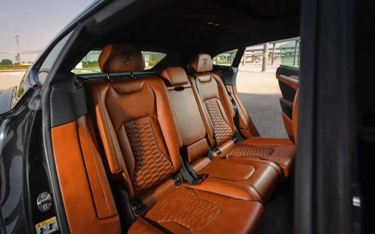 Lamborghini Urus interior and exterior views - Image 4