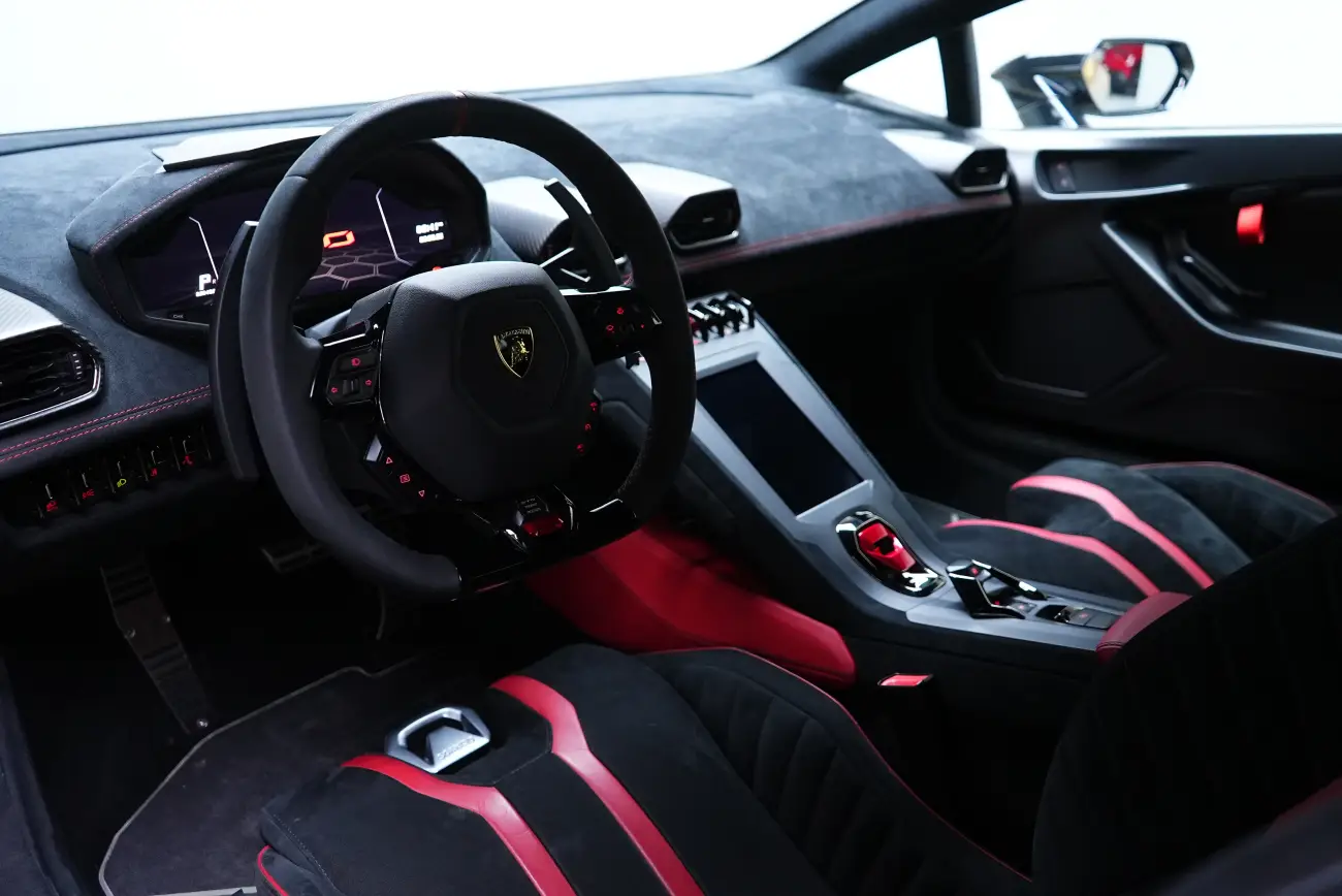 Lamborghini Huracan STO interior and exterior views - Image 5
